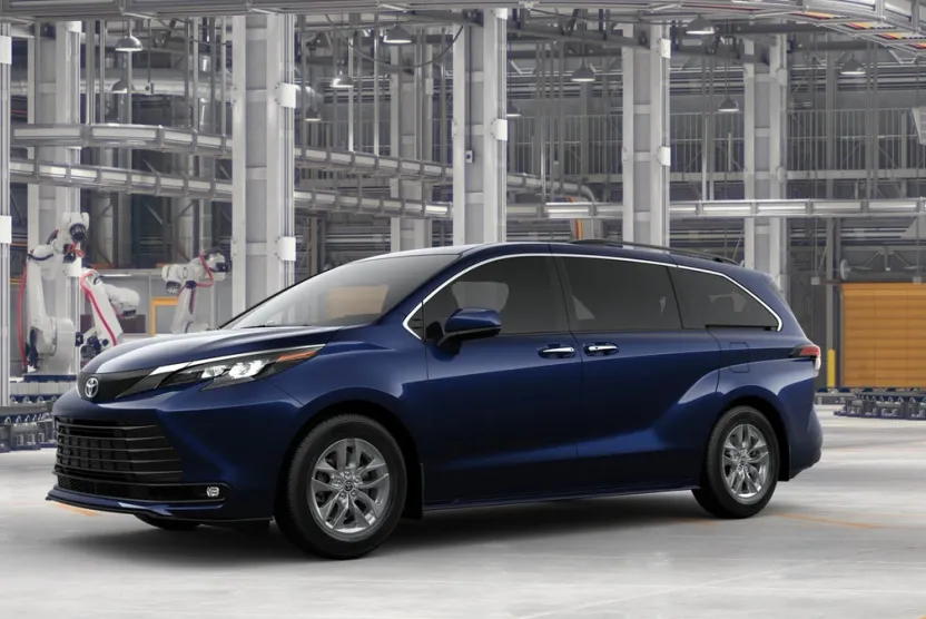 2025 Toyota Sienna XLE photo 1