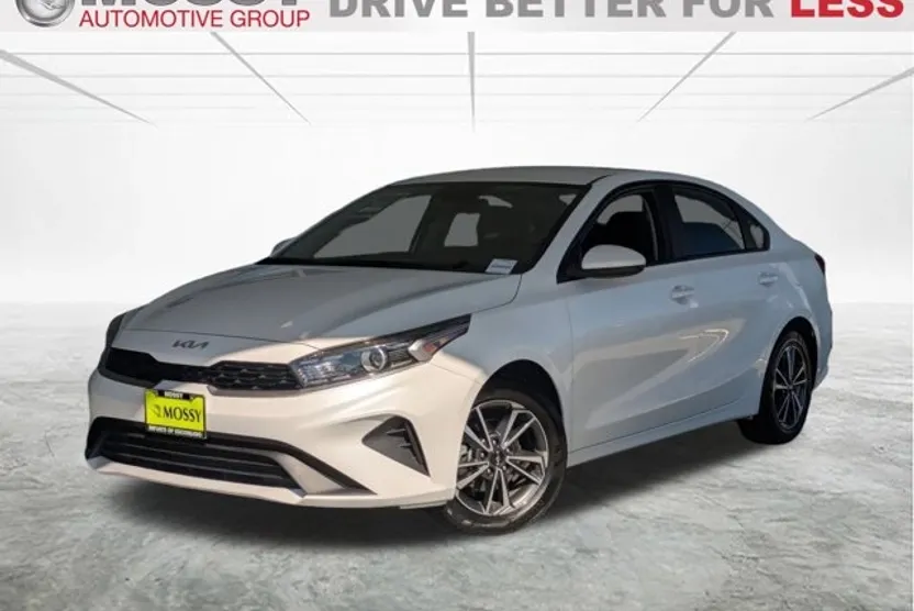 2023 Kia Forte LXS photo 1