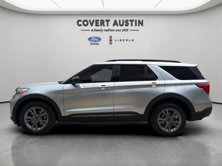 2022 Ford Explorer XLT photo 1