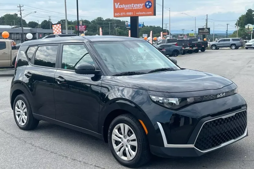 2024 Kia Soul LX photo 1
