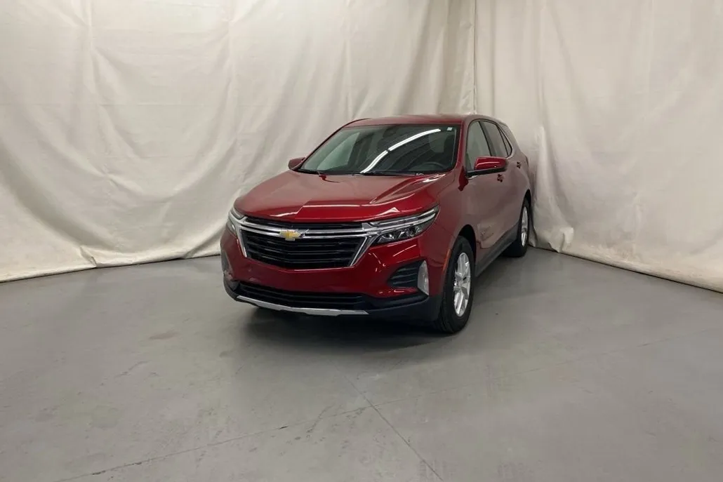 2023 Chevrolet Equinox LT photo 1