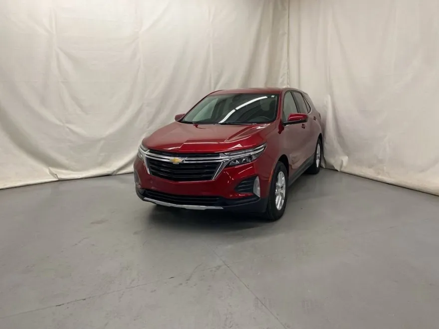 2023 Chevrolet Equinox LT photo 1