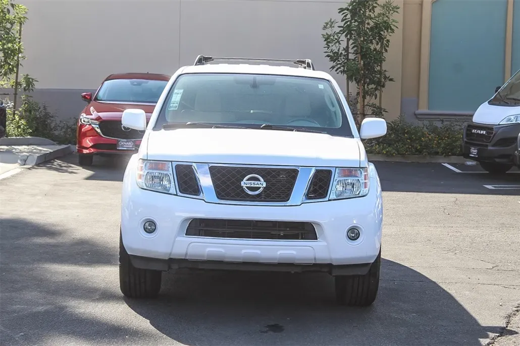 2012 Nissan Pathfinder SV photo 1