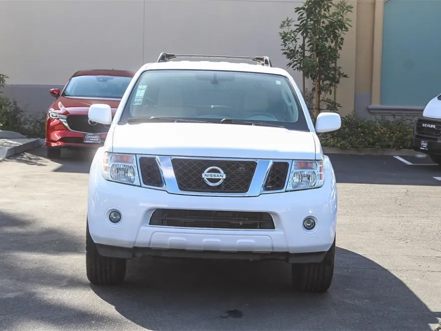 2012 Nissan Pathfinder SV photo 1