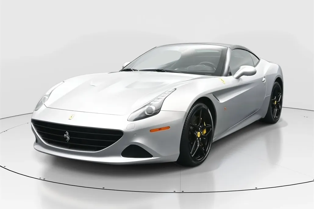 2017 Ferrari California T photo 1