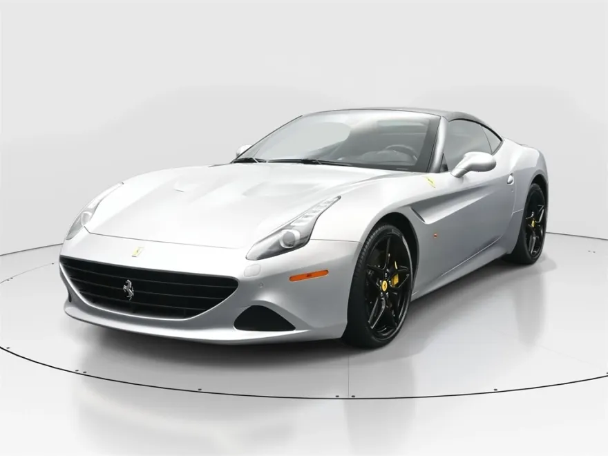 2017 Ferrari California T photo 1