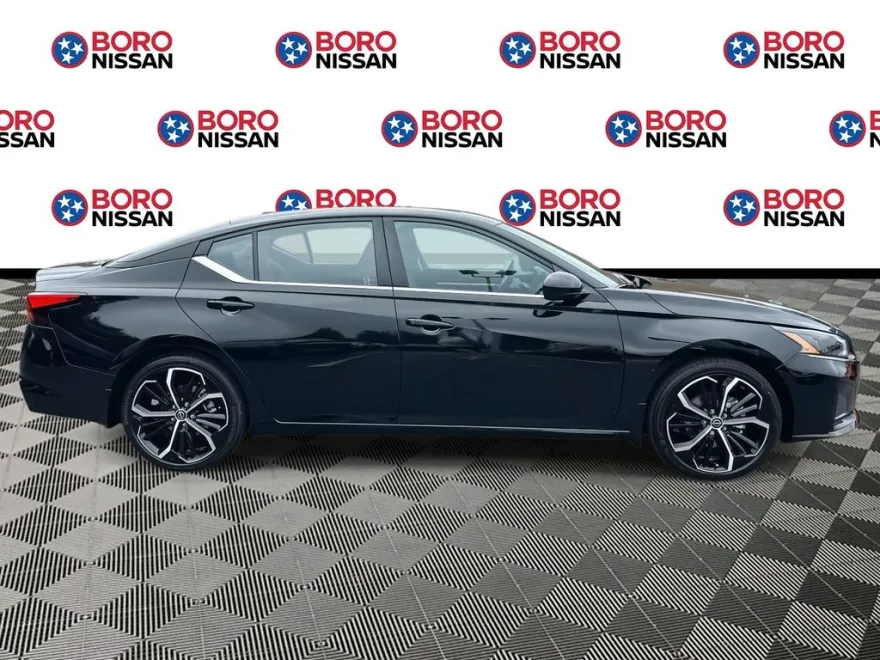 2025 Nissan Altima SR photo 1