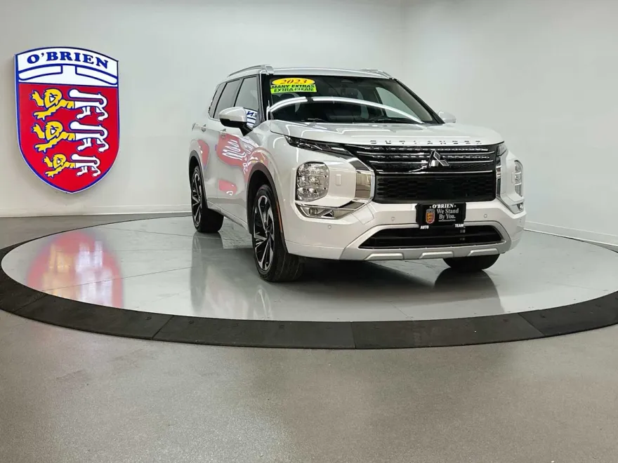 2023 Mitsubishi Outlander SEL photo 1