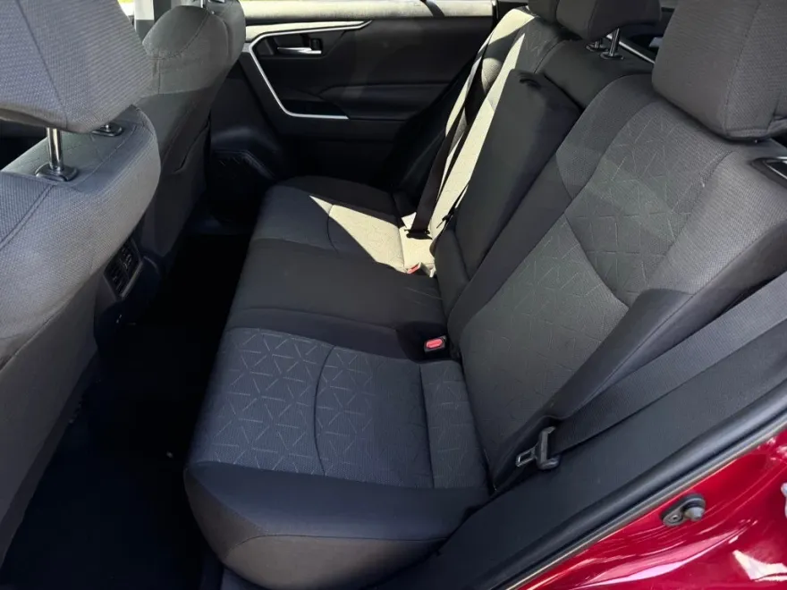 2022 Toyota RAV4 XLE photo 1