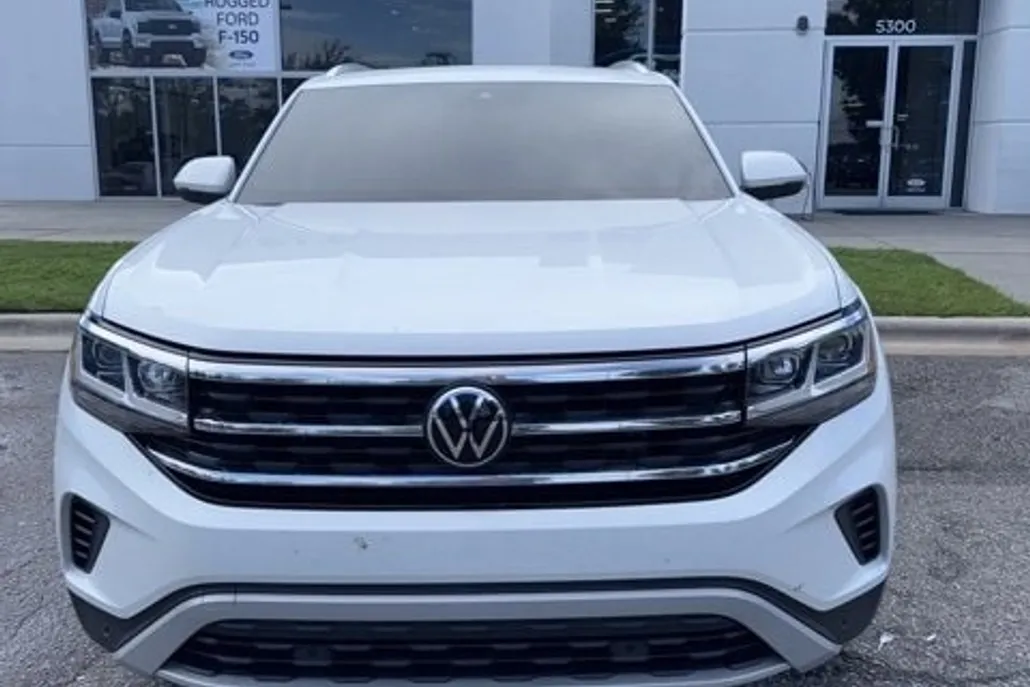 2023 Volkswagen Atlas Cross Sport SEL photo 1