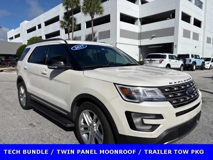 2017 Ford Explorer XLT photo 1