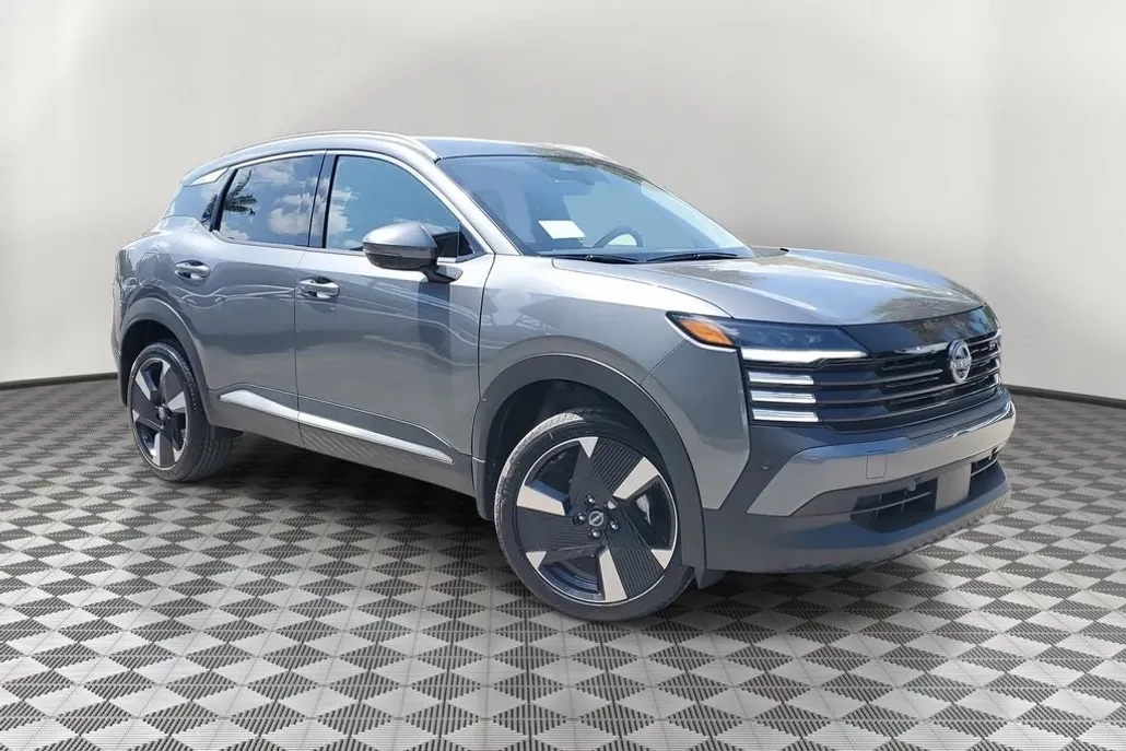 2025 Nissan Kicks SR photo 1