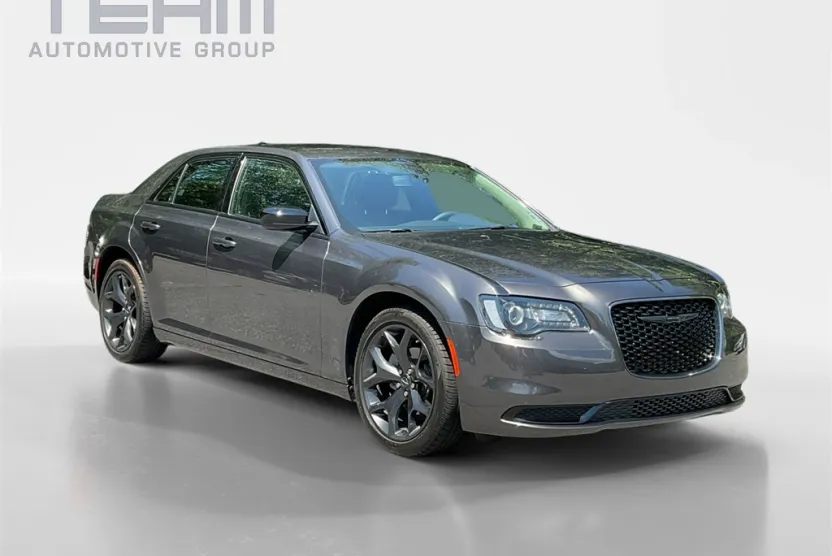 2023 Chrysler 300 Touring photo 1