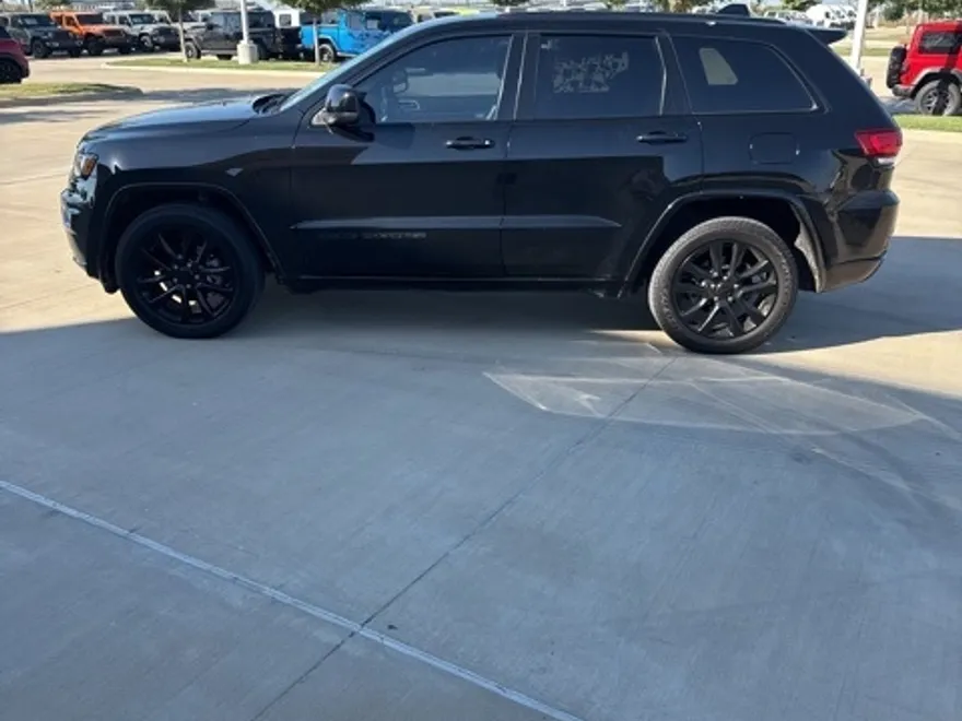 2020 Jeep Grand Cherokee Altitude photo 1