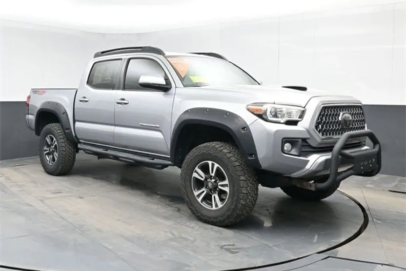 2018 Toyota Tacoma TRD Sport V6 photo 1
