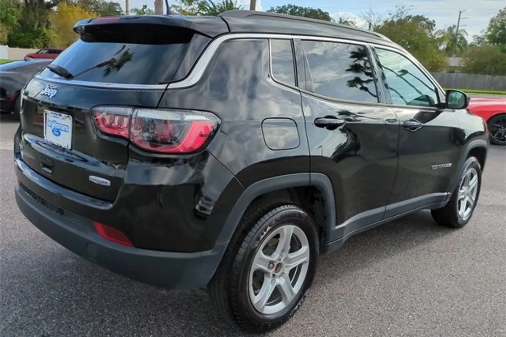 2024 Jeep Compass Latitude photo 1
