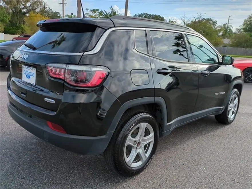 2024 Jeep Compass Latitude photo 1