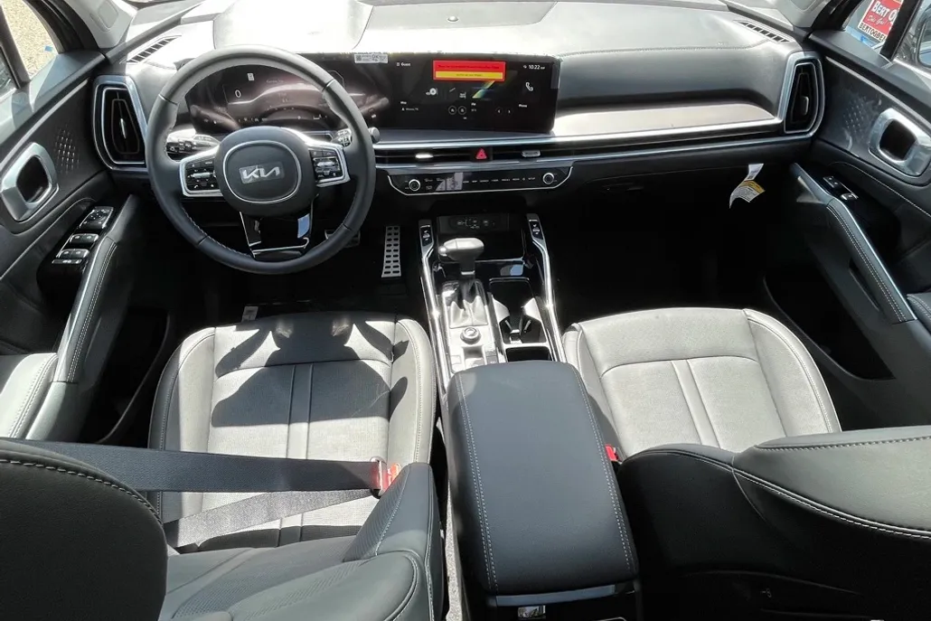 2025 Kia Sorento SX photo 1