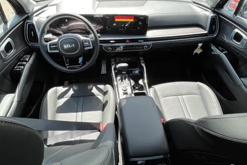 2025 Kia Sorento SX photo 1