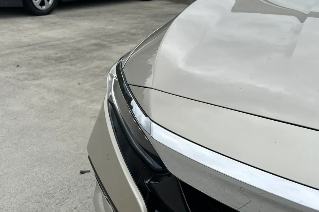 2018 Honda Accord Hybrid Touring photo 1