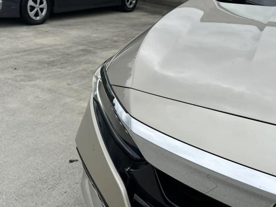 2018 Honda Accord Hybrid Touring photo 1