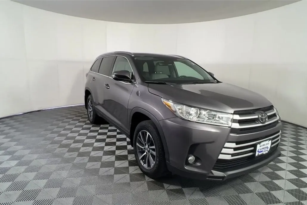 2019 Toyota Highlander XLE photo 1