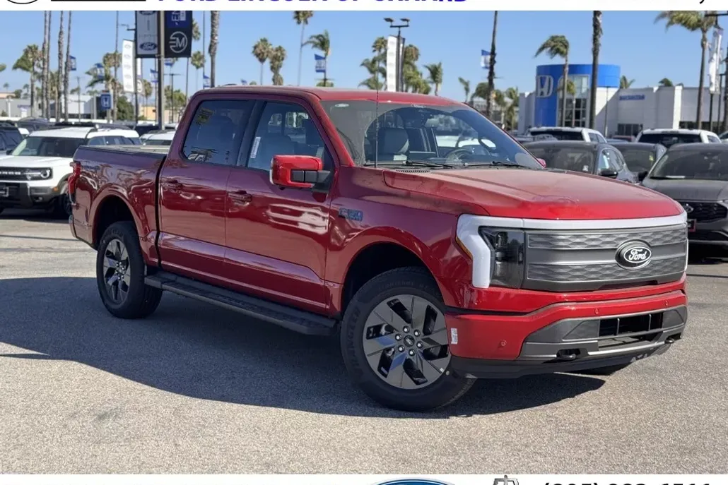 2025 Ford F-150 Lightning Lariat photo 1