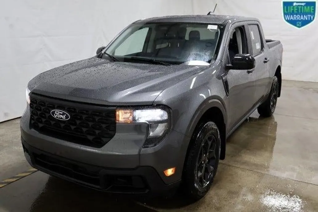 2025 Ford Maverick XLT photo 1
