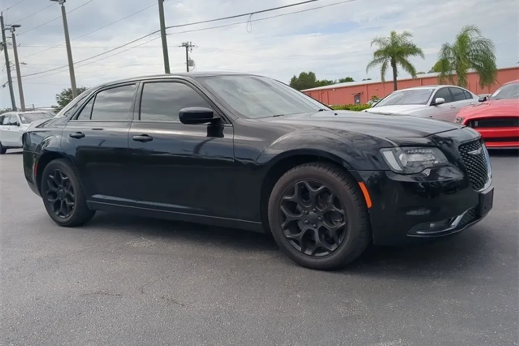 2018 Chrysler 300 S photo 1