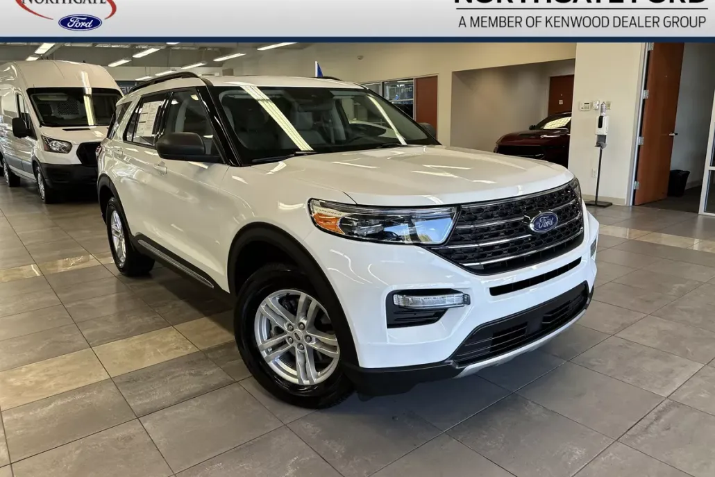 2023 Ford Explorer XLT photo 1