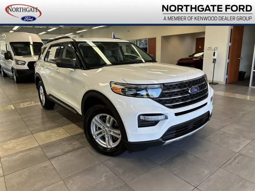 2023 Ford Explorer XLT photo 1