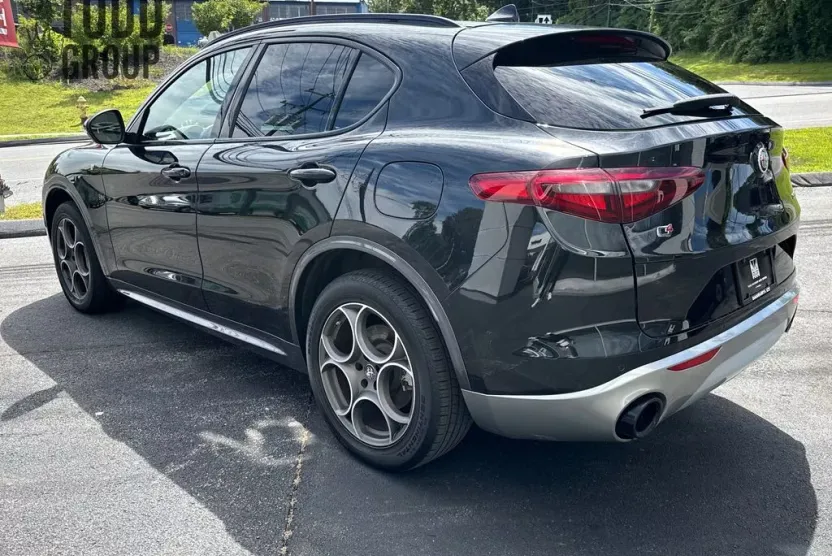 2022 Alfa Romeo Stelvio Ti photo 1