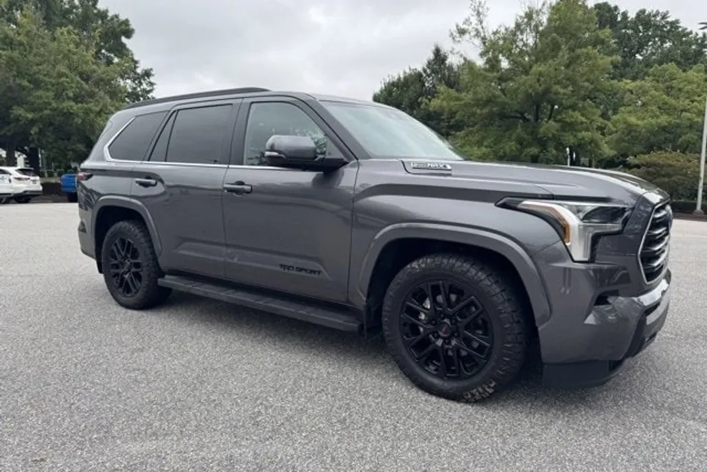 2024 Toyota Sequoia SR5 photo 1