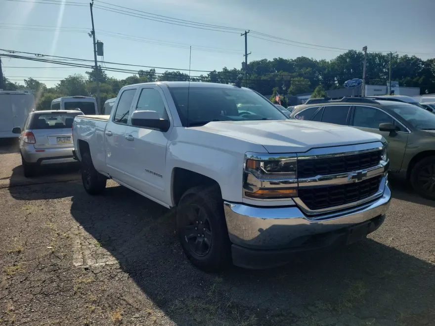 2018 Chevrolet Silverado 1500 LT photo 1