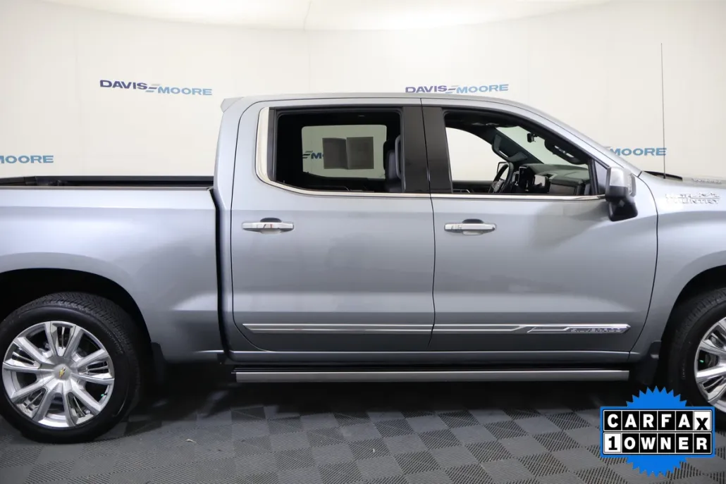 2025 Chevrolet Silverado 1500 High Country photo 1