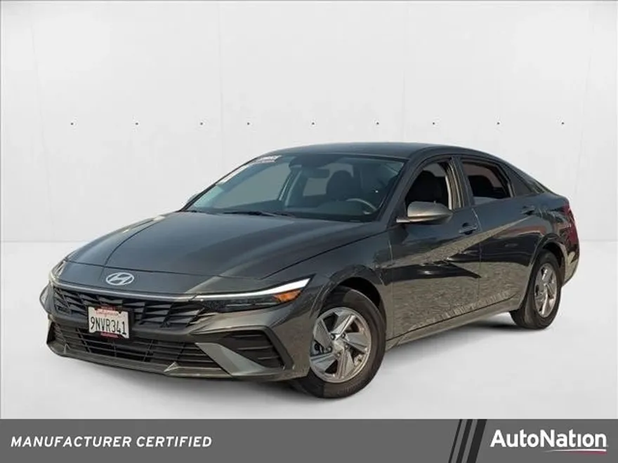 2025 Hyundai Elantra SE photo 1