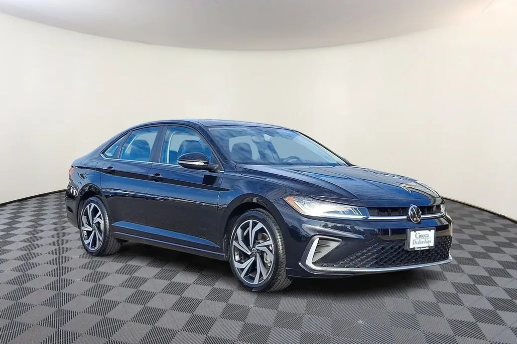 2025 Volkswagen Jetta 1.5T SEL photo 1