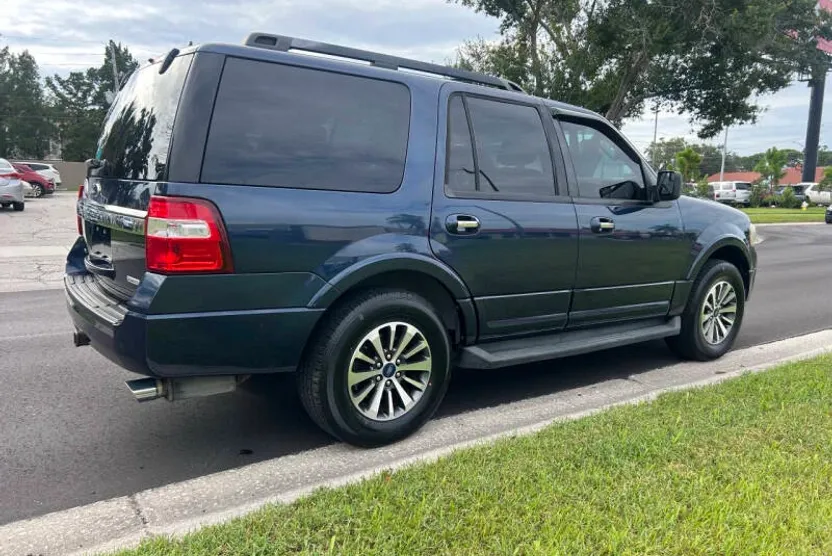 2015 Ford Expedition XLT photo 1