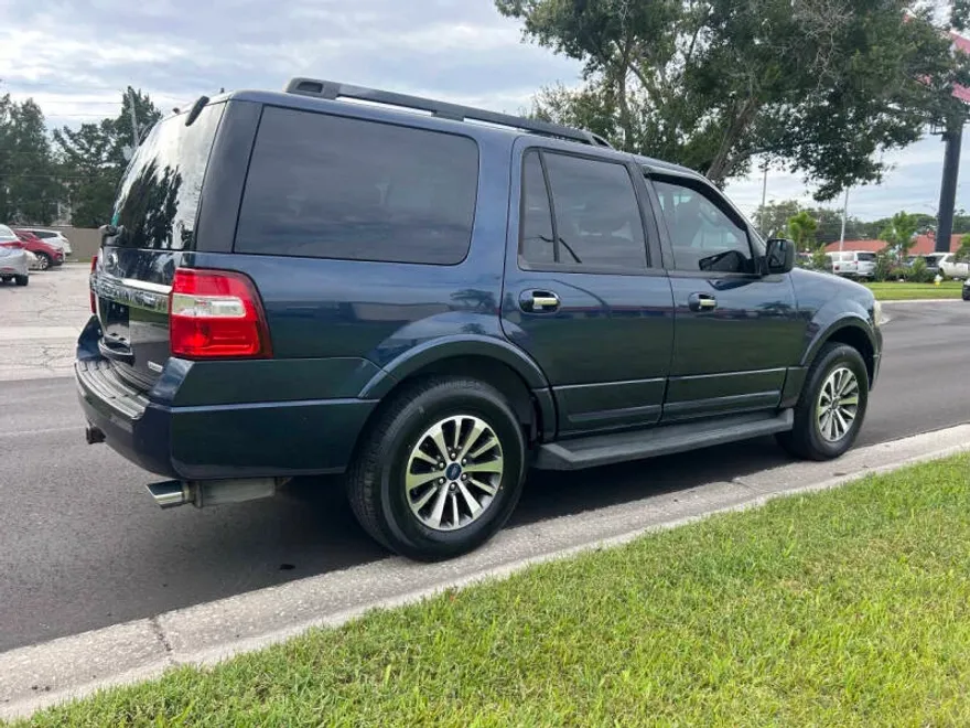 2015 Ford Expedition XLT photo 1