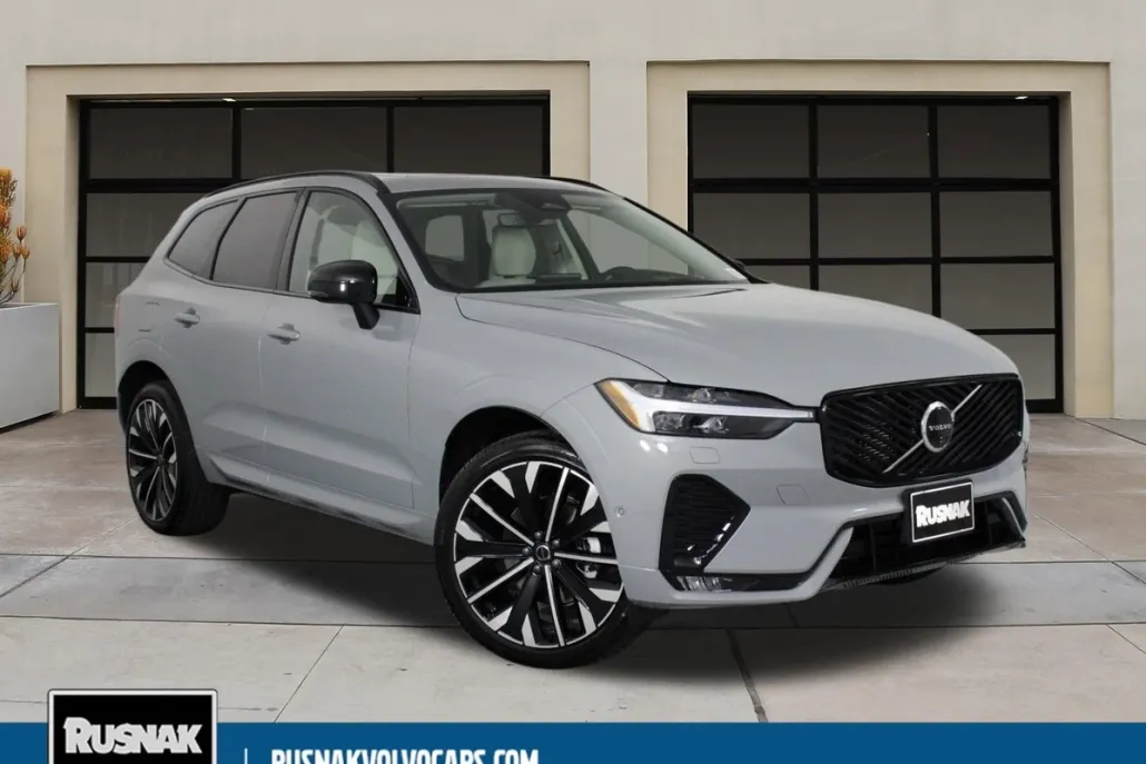 2026 Volvo XC60 B5 photo 1