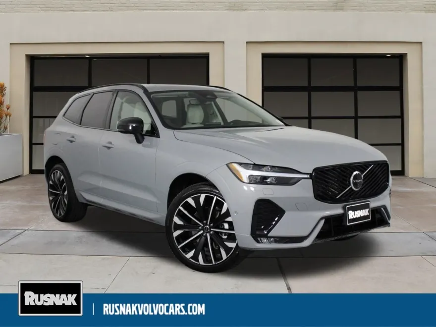 2026 Volvo XC60 B5 photo 1