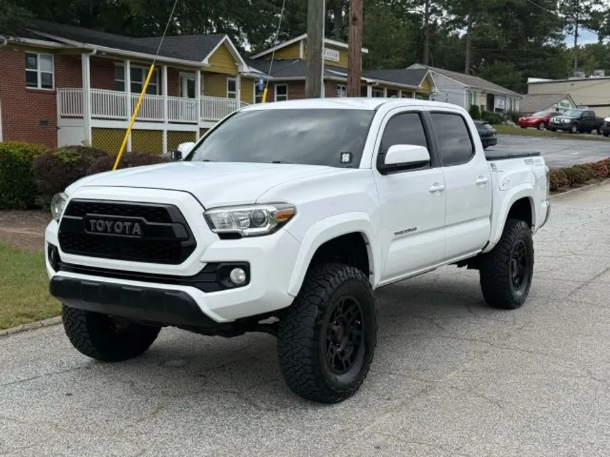 2017 Toyota Tacoma Double Cab SR5 photo 1