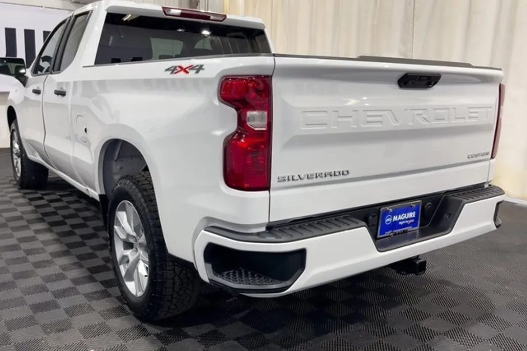 2026 Chevrolet Silverado 1500 Custom photo 1