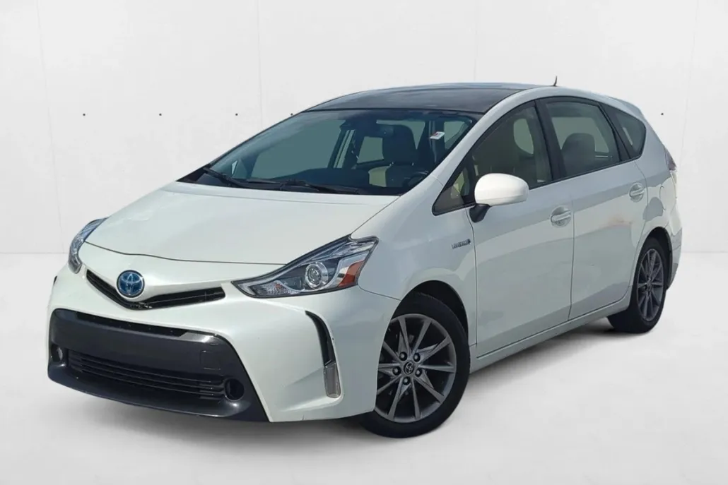 2017 Toyota Prius V Five photo 1
