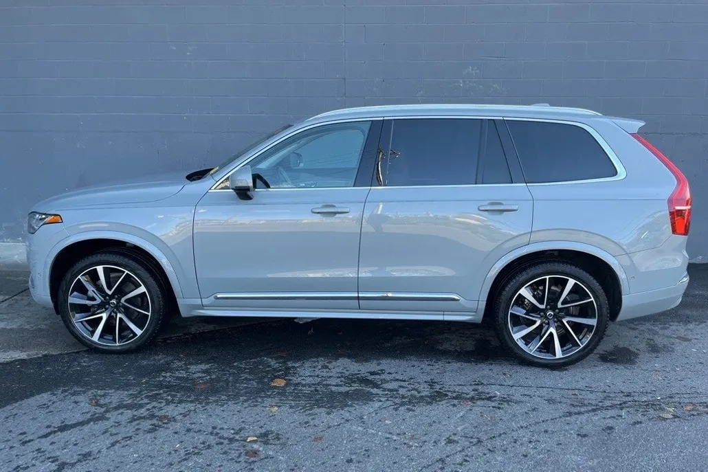 2024 Volvo XC90 Plus photo 1