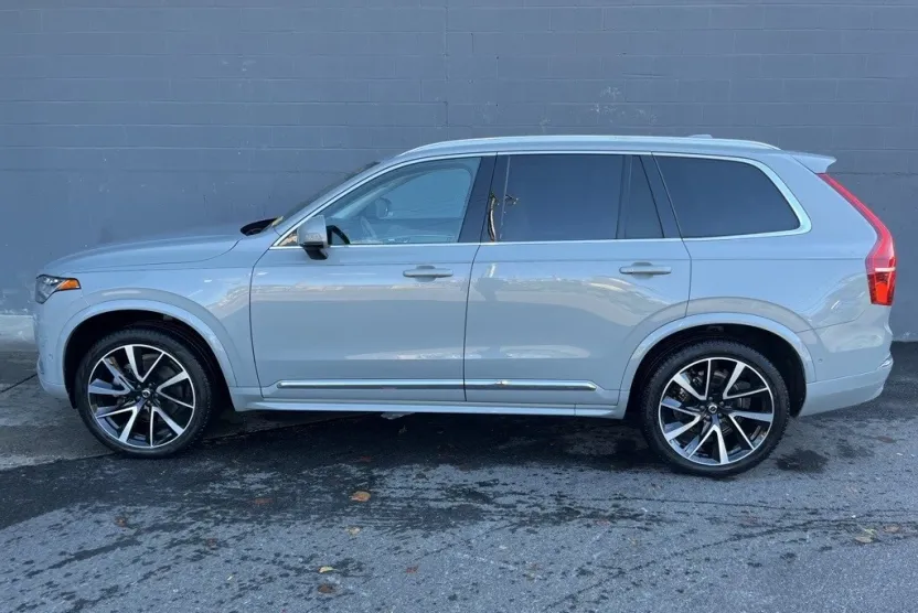 2024 Volvo XC90 Plus photo 1