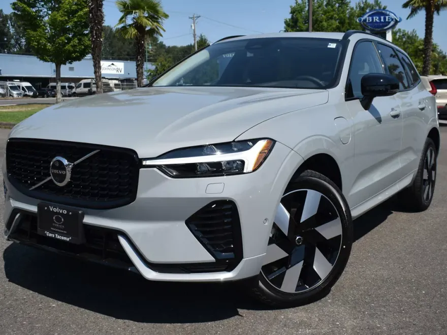 2025 Volvo XC60 T8 Plus photo 1