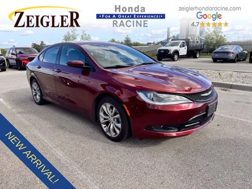 2015 Chrysler 200 S photo 1