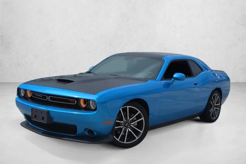 2023 Dodge Challenger R/T photo 1