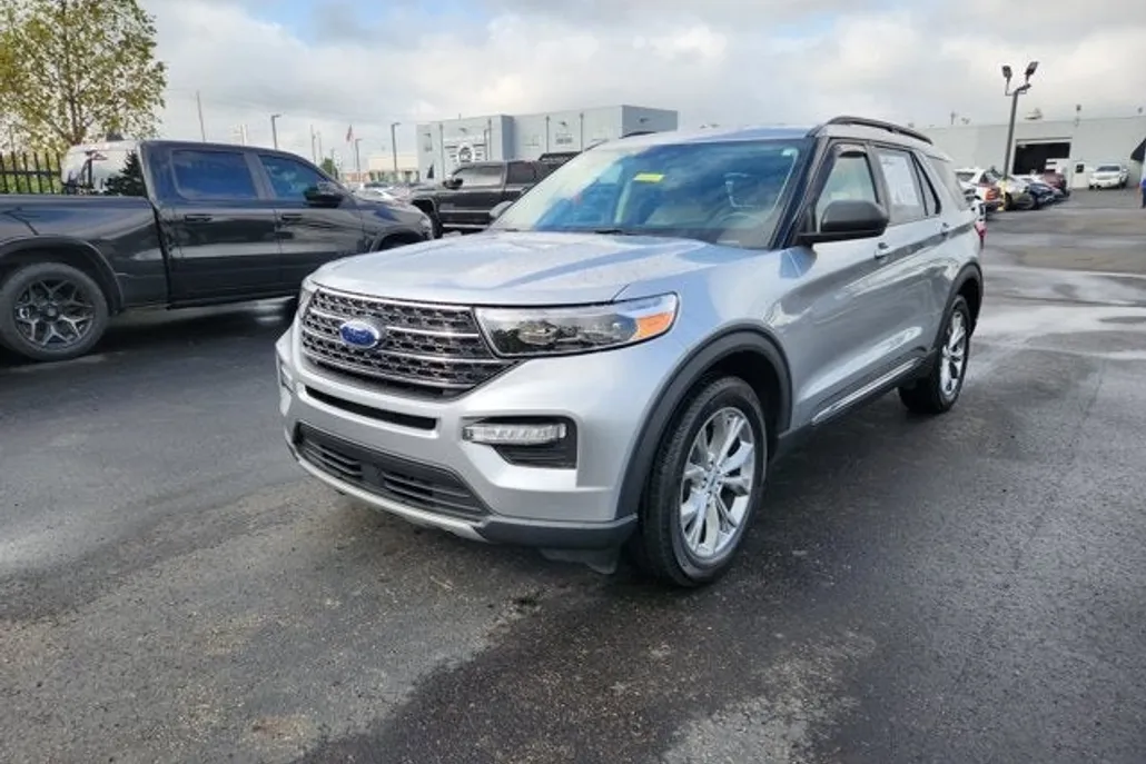 2022 Ford Explorer XLT photo 1